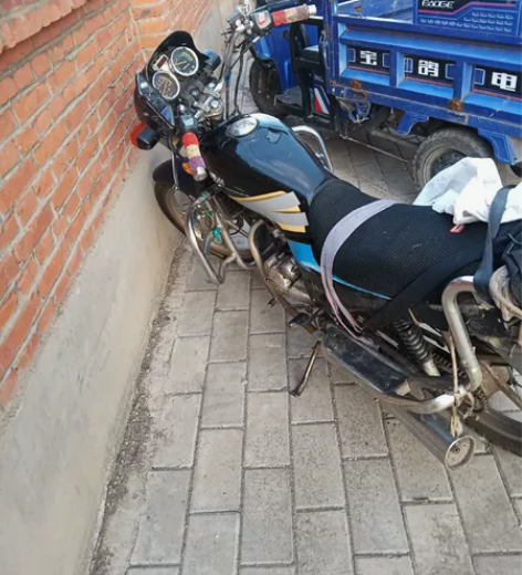 银钢150摩托车 感兴趣的话点“我想要”和...