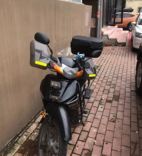 个人弯梁摩托车出售，有牌有证，保险年底，检...