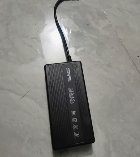 三石智能充电器，48V4A锂电专用， 这个...