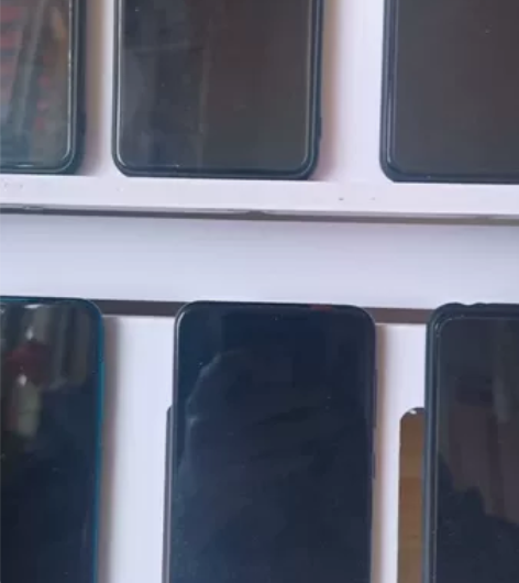 工作室华为手机。有需要的来。 内存   8...