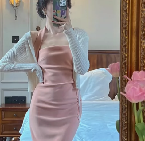 SYT又纯又欲 法式小众挂脖连衣裙女新款修...