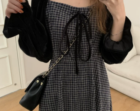 乌77甜美蝴蝶结法式连衣裙宽松花瓣袖拼接丝...