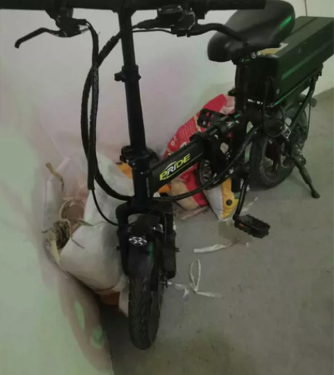 40安代驾折叠电动车,新车3900元,骑了...