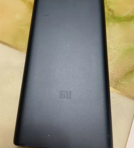 小米电源3,有点磨损,低价转手 感兴趣的话...