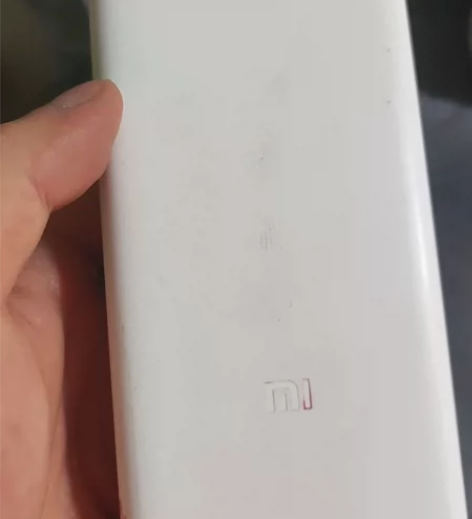 3万毫安的小米移动电源。 快充版太重了，转...