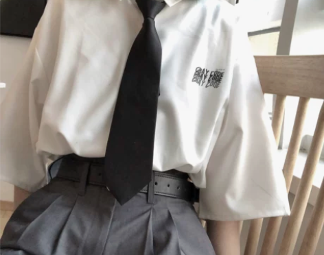 ?卖列表衣服送pinksavior恰同学少...