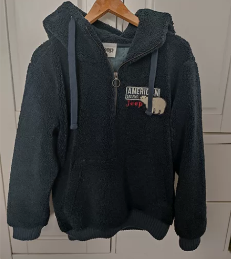 韩国jeep女款厚套头衫。最后一张照片几乎...