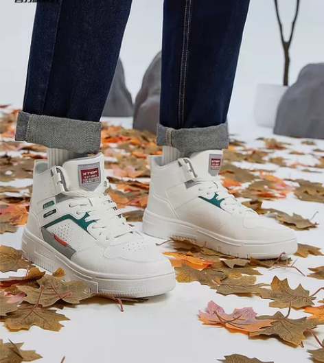 ?特步男鞋苜白高帮板鞋鞋子2023春季新款...
