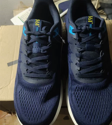 361度男跑鞋40码，便宜处理 感兴趣的话...