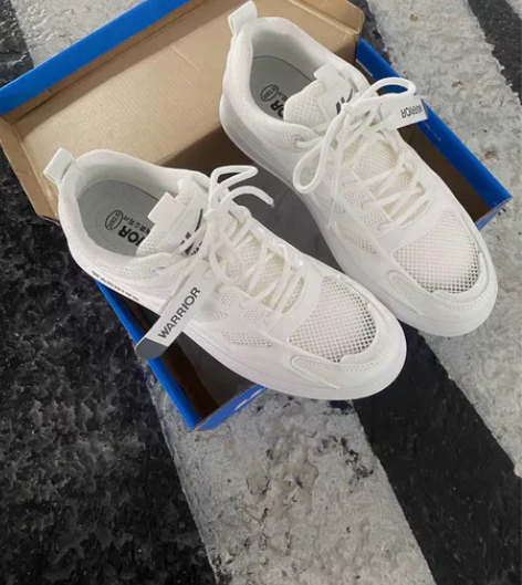 回力板鞋男款,网面型的,买回来还没穿过 感...