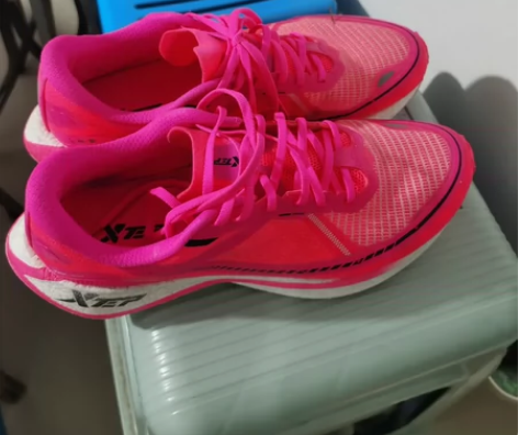 特步260，碳板完好，41码，跑了15次，...