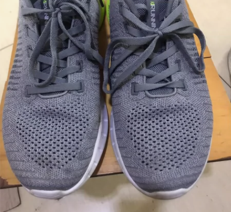 夏日福利，闲置361度运动鞋一双，超轻便携...