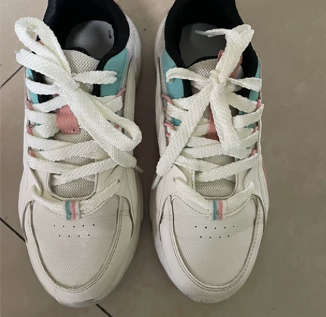 乔丹37码运动鞋，2月京东购买，有点小，适...