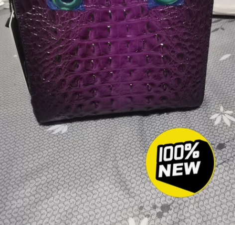 全新鳄鱼纹牛皮小方包，品牌啄木鸟，尺寸22...