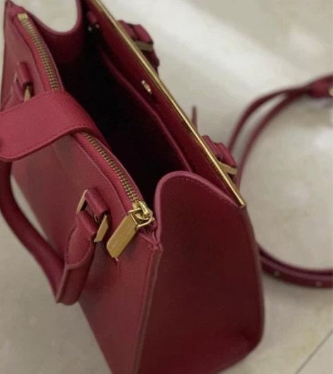 小ck大红色包包，买来仅背过一次，专柜购买...