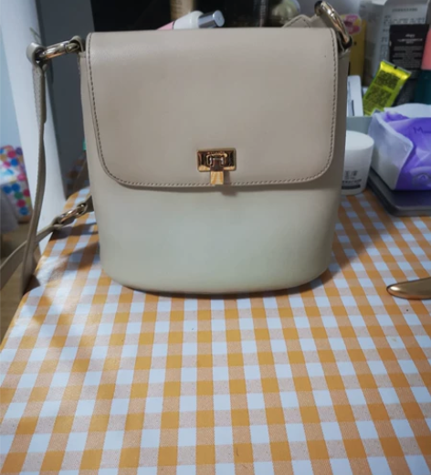 闲置牛皮包，斜挎包，85%新 感兴趣的话点...