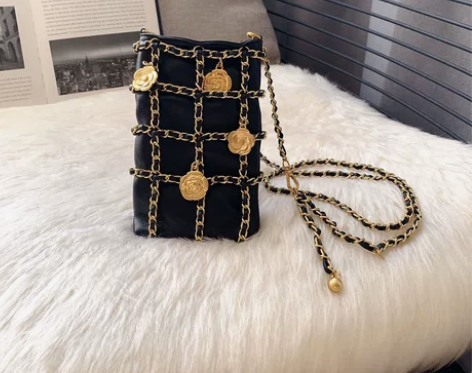 小香风手机包真皮高级感羊皮链条包山茶花女包...