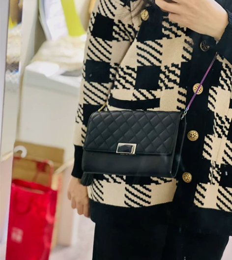 小ck信封链条包 99新 感兴趣的话点“我...