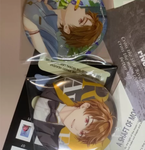 岁夜无背卡 心动档案有背卡心动吧唧状态一般...