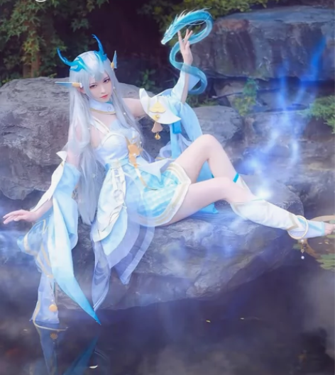 退圈急出！！王者荣耀西施游龙清影cos服全套L码?龙角?假发...