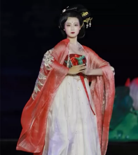 租游园惊梦凤求凰 大袖衫＋诃子裙 100一...