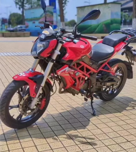 21年不是一手车贝纳利红宝龙街车 车很轻....