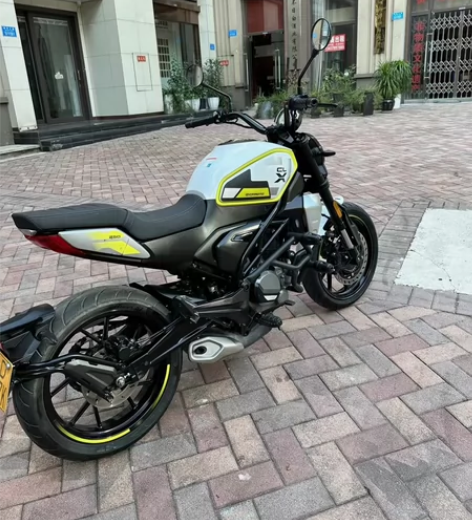 21年贝纳利红宝龙，1.76万公里，加装手...