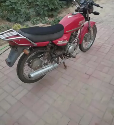 雅马哈天剑125机器很完美，给油翘头，辐条...