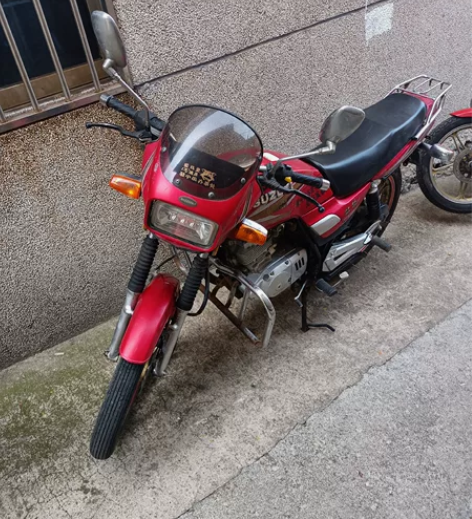 国三玲木钻豹摩托,声音安静,到手零投资,发...