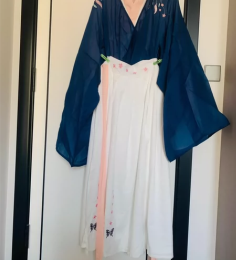 处理，全新未穿过，三件套，不退不换 感兴趣...