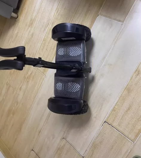 平衡车，没有出过一次门全新，有手把，可ap...