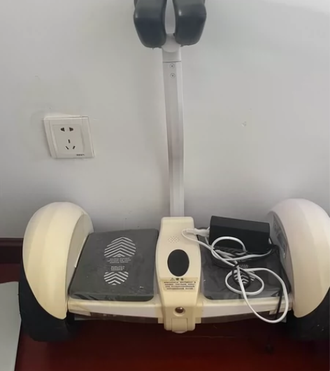 平衡车(可开机但需要维修轮胎框) 闲置了几...