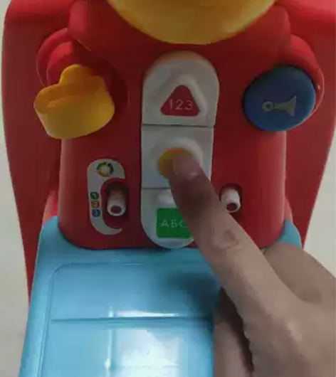 费雪玩具摩托车，平衡车，约9成新，拿出去玩...