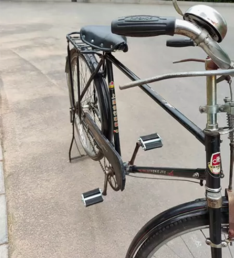 上海永久二八大杠自行车，质量很好，在家闲置...