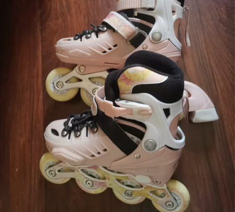 儿童滑冰鞋，轻微摩擦，孩子长大了，低价出。...