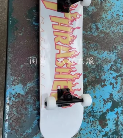 退坑出闲置全新DBH专业滑板双翘板 ，一博...