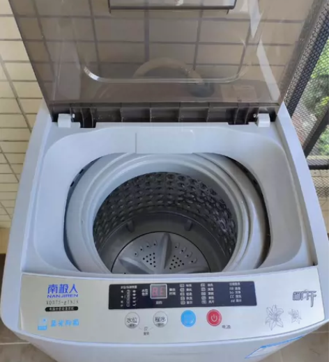 出南极人全自动洗衣机 八成新，只使用半年多...