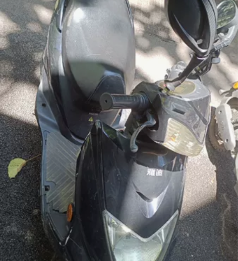 出雅迪电动车,外观光新(今天顺手拍的照,没...