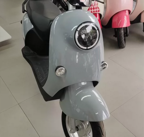 民族品牌，雅迪电动车！五块石墨烯大电池！只...