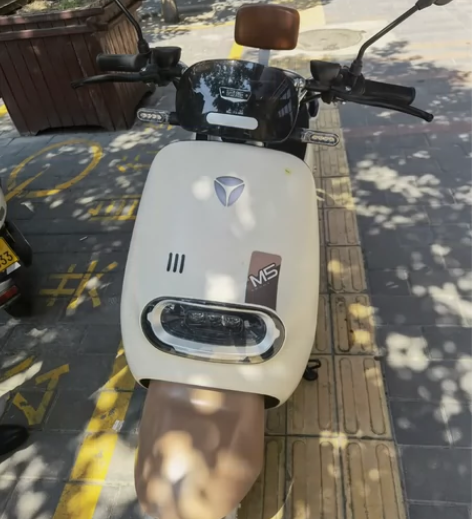 本人因换摩托车，电动车在家闲置，雅迪M5冠...