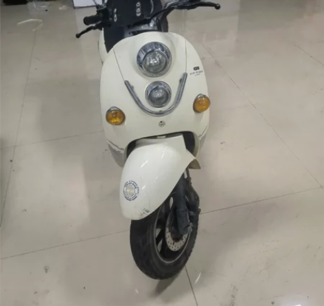 雅迪电动车,外观9成新,电瓶能60公里以上...