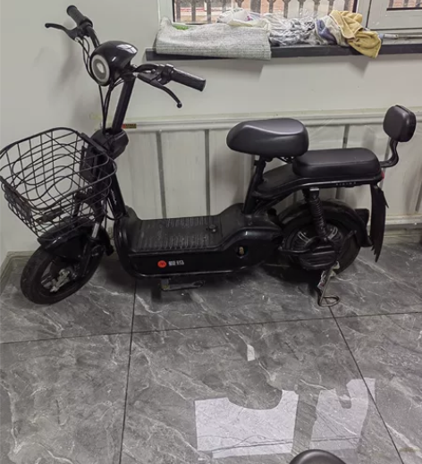 爱玛电动车，锂电池电池盒可拆卸，车况新，手...