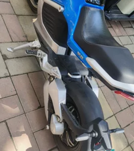 新日锂电池电动车，跑了1400公里，九成新...