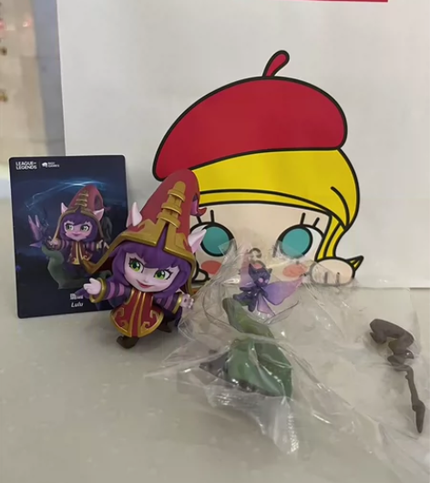 今天买了个泡泡玛特英雄联盟的盲盒，是个璐璐...