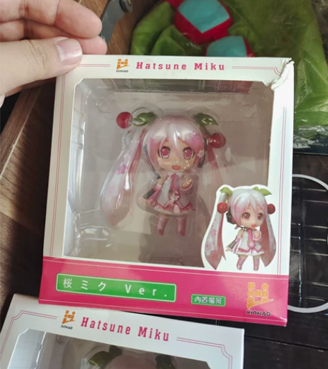 樱花初音玩偶，全新，轻微盒损 感兴趣的话点...