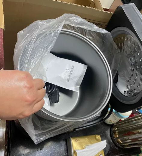 先科电饭煲，当时两个人租房买的，买来另一个...