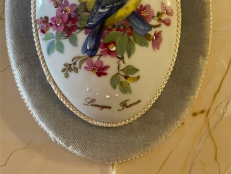 西洋中古壁挂，材质中间为瓷，边框丝绒，尺寸...