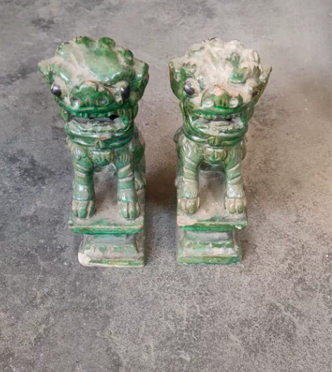 清代 案头狮子一对  个别地方有磕碰。年代...