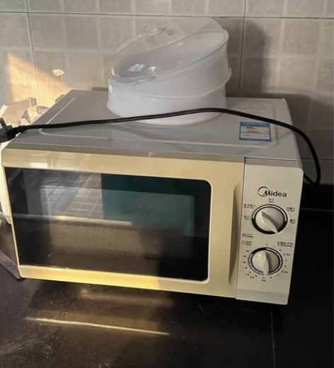 美的微波炉 便宜卖啦！限自提哦 外表有泛黄...