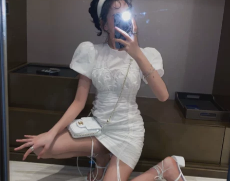 IN MIMIFACE 紧身收腰泡泡袖连衣...